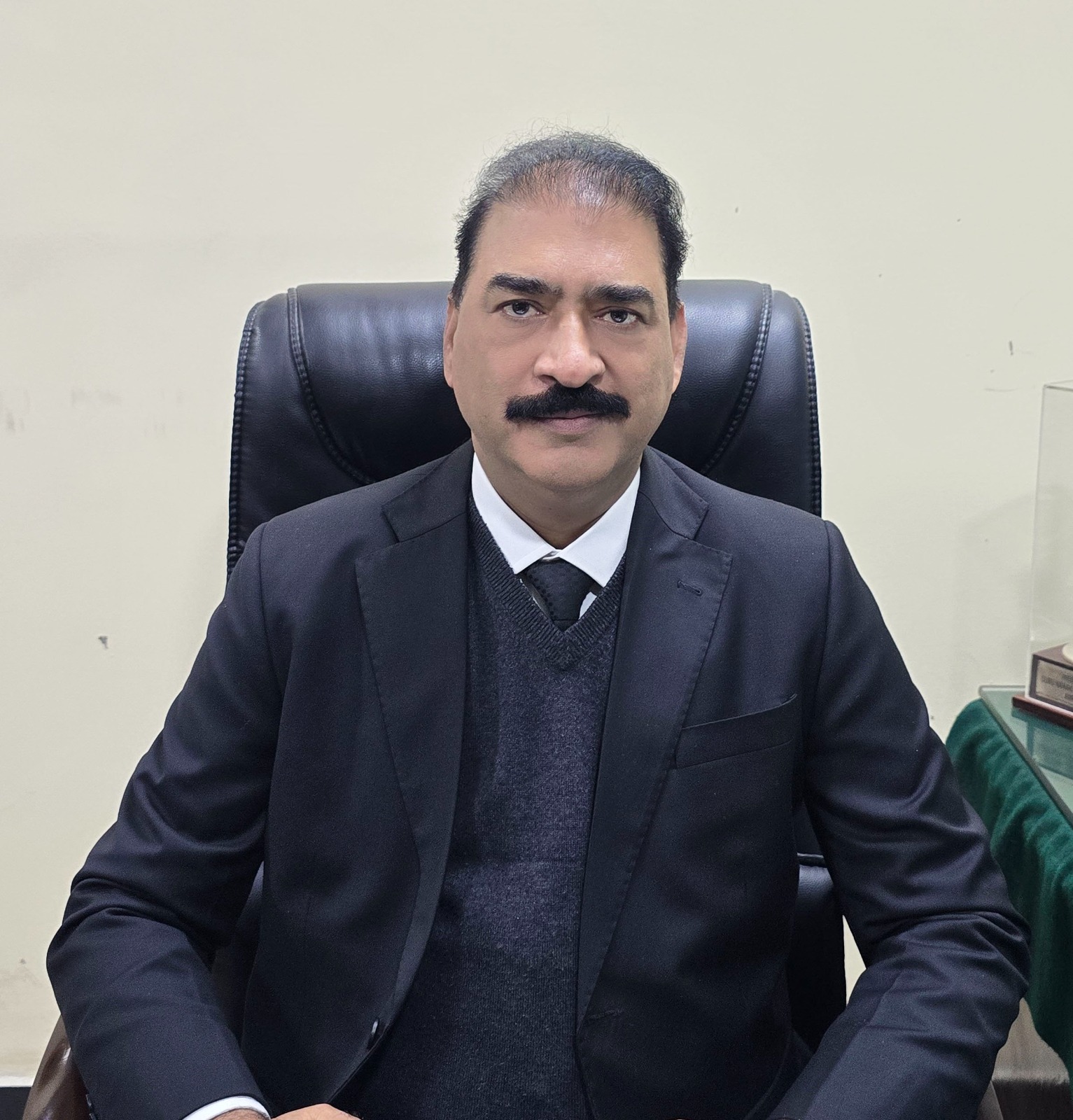 MR. MUNIR AHMED MALIK