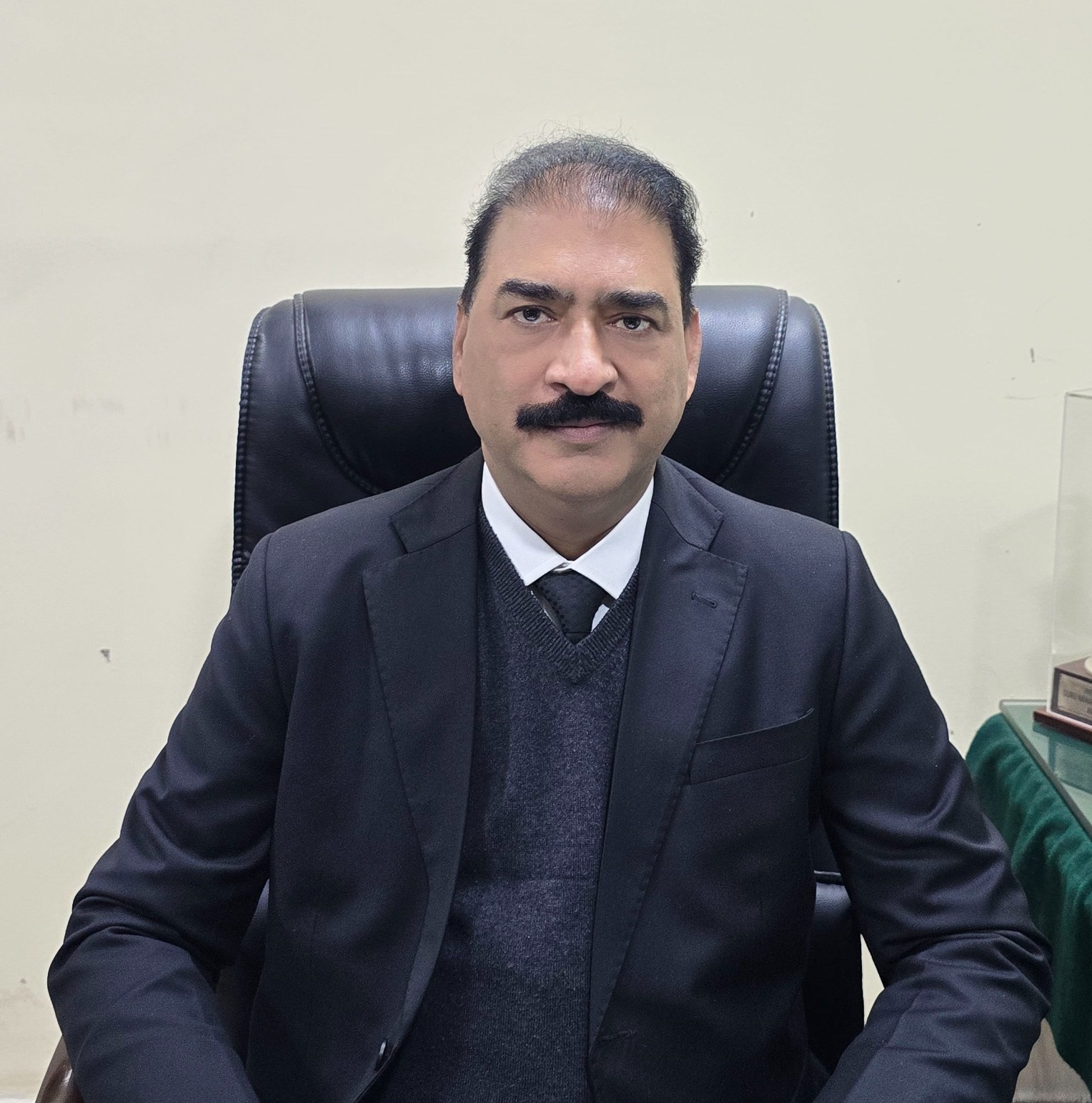 MR. MUNIR AHMED MALIK